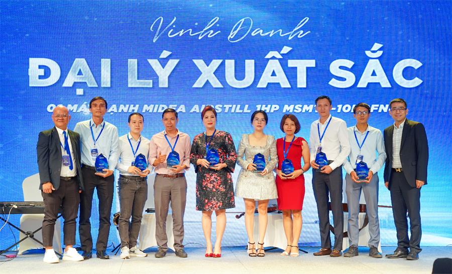 Hội nghị khách hàng cấp cao Midea LCAC 2022 diễn ra tốt đẹp. Hotline phân phối: 096996 8646